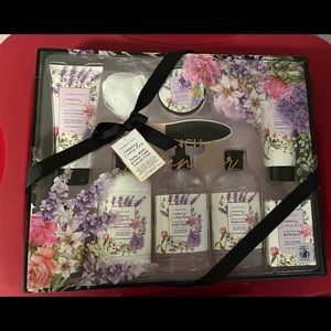 Beauty gift  lavender !!! 11 piece Gift Set Total body and foot care